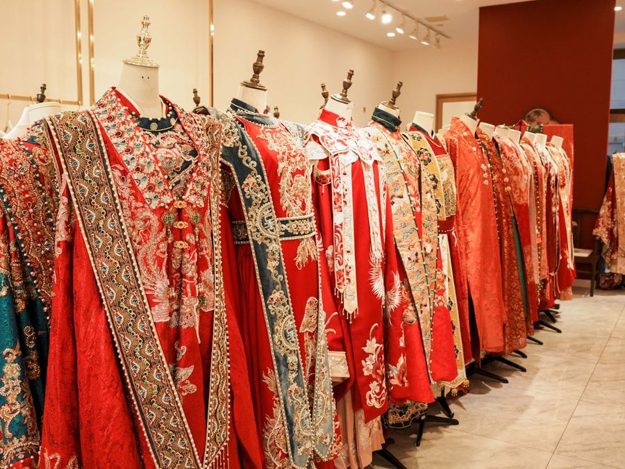 忻州艾都婚纱店中式礼服陈列区实拍